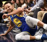 勇士队控卫在比赛中巧妙运筹，带领球队晋级的简单介绍