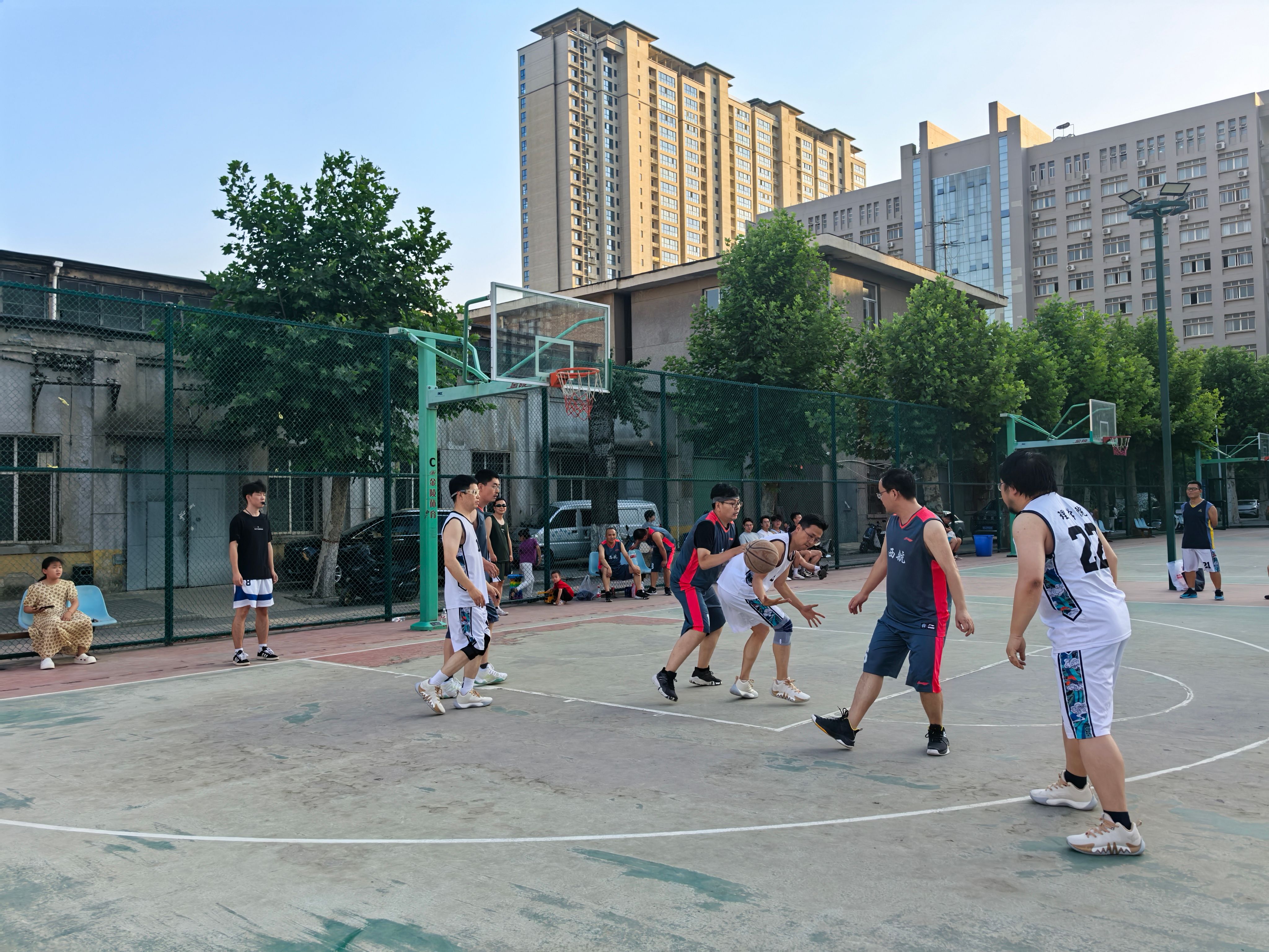 c7娱乐下载-力战激情，球场上的热血拼搏气势磅礴的简单介绍