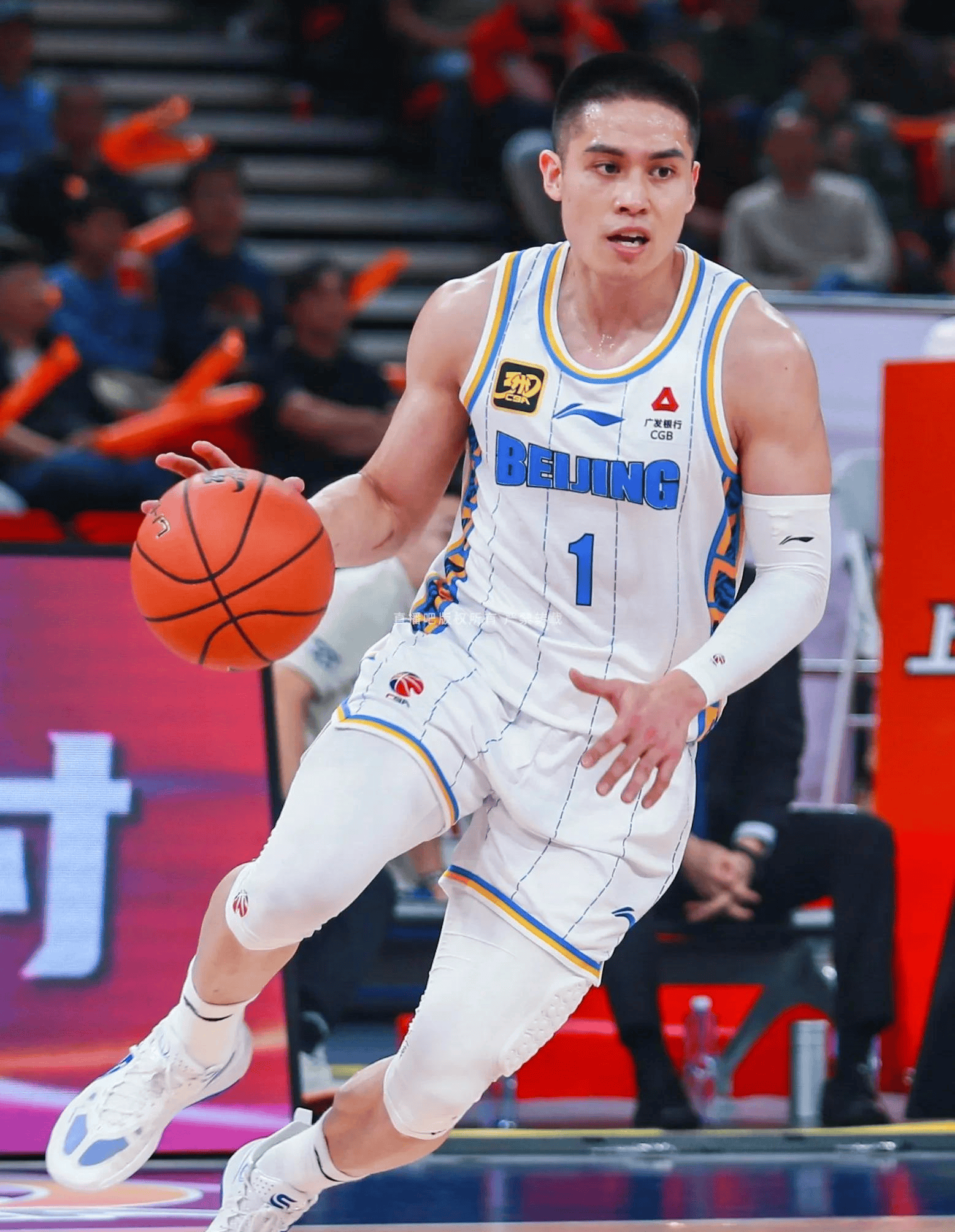 C7娱乐-京城德比中国安力挫北控，登顶积分榜的简单介绍