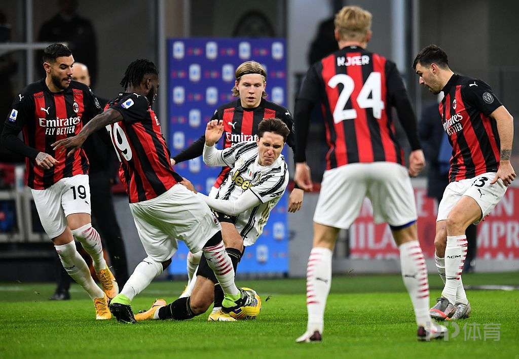 包含克罗托内主帅辞职，球队危机愈演愈烈的词条